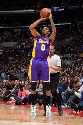 米兰0-1拉齐奥无缘意杯八强，扎卡尼制胜，莱奥失良机（米兰0-1不敌拉齐奥无缘八强：扎卡尼致胜，莱奥错失良机）