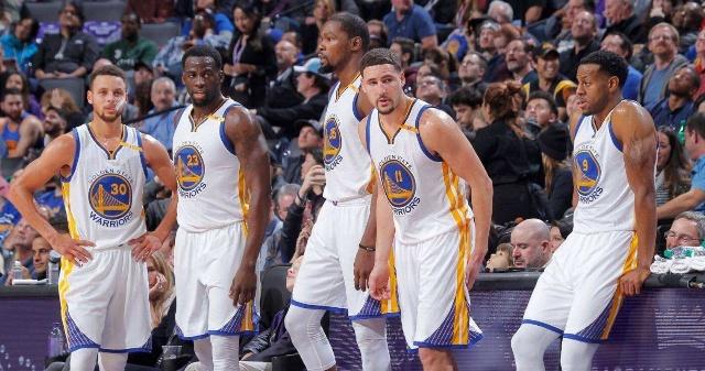 巴萨的丢球方式总是千篇一律…前锋速度也不用特别快，克纳夫这次只有32km／h（巴萨丢球千篇一律：前锋无需很快，克纳夫此役仅32km／h）