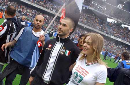 开场前8投全丢！马刺迅速回暖半场轰下77分创赛季新高（开局8投皆失，马刺迅速反弹半场砍下77分刷新赛季纪录）