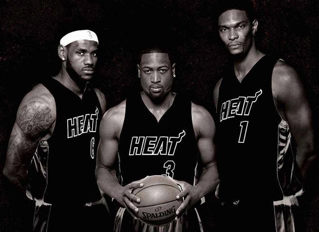 欧文突破防守连续得分（欧文强突防线连拿分）