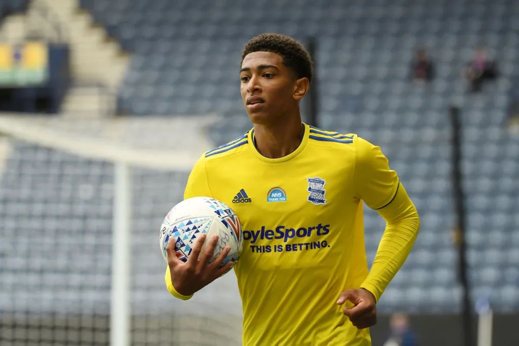 米兰双雄完成收购圣西罗球场及周边地块，新球场容量超7万人（AC米兰与国际米兰敲定收购圣西罗及周边地块，新球场可容纳逾7万人）