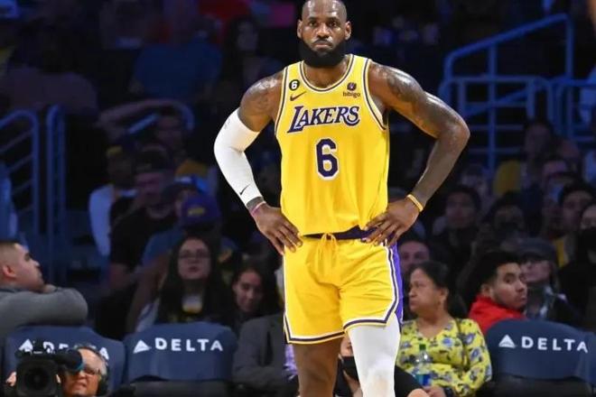 凯尔特人外线命中率提升，进攻体系稳定（凯尔特人三分回暖，进攻运转趋于稳定）