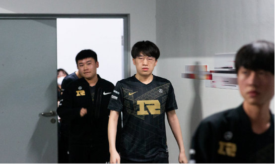 中表现出色 中表现出色